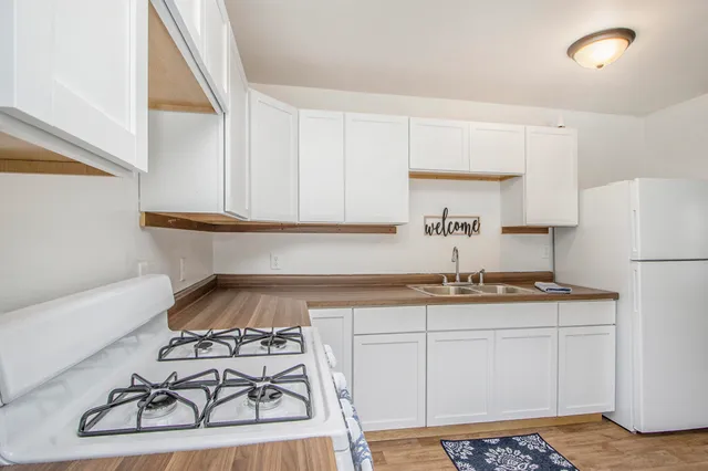 $220,000 | 1042 East Mosel Avenue, Kalamazoo, MI 49004