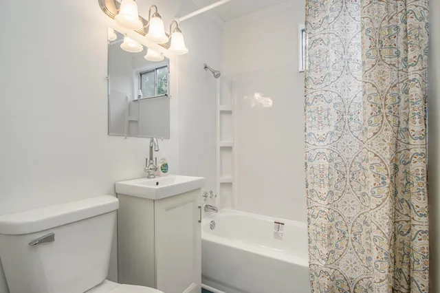 $220,000 | 1042 East Mosel Avenue, Kalamazoo, MI 49004