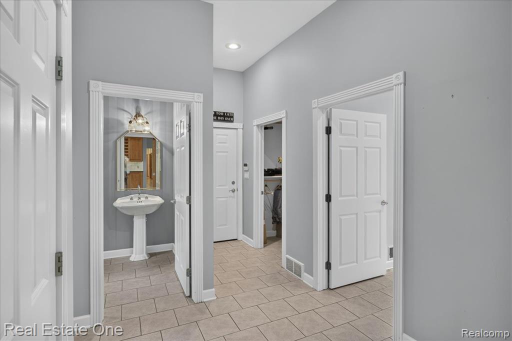 425 Courtney Road Leonard, MI 48367 - Photo 28 of 89 Gallery Image 28