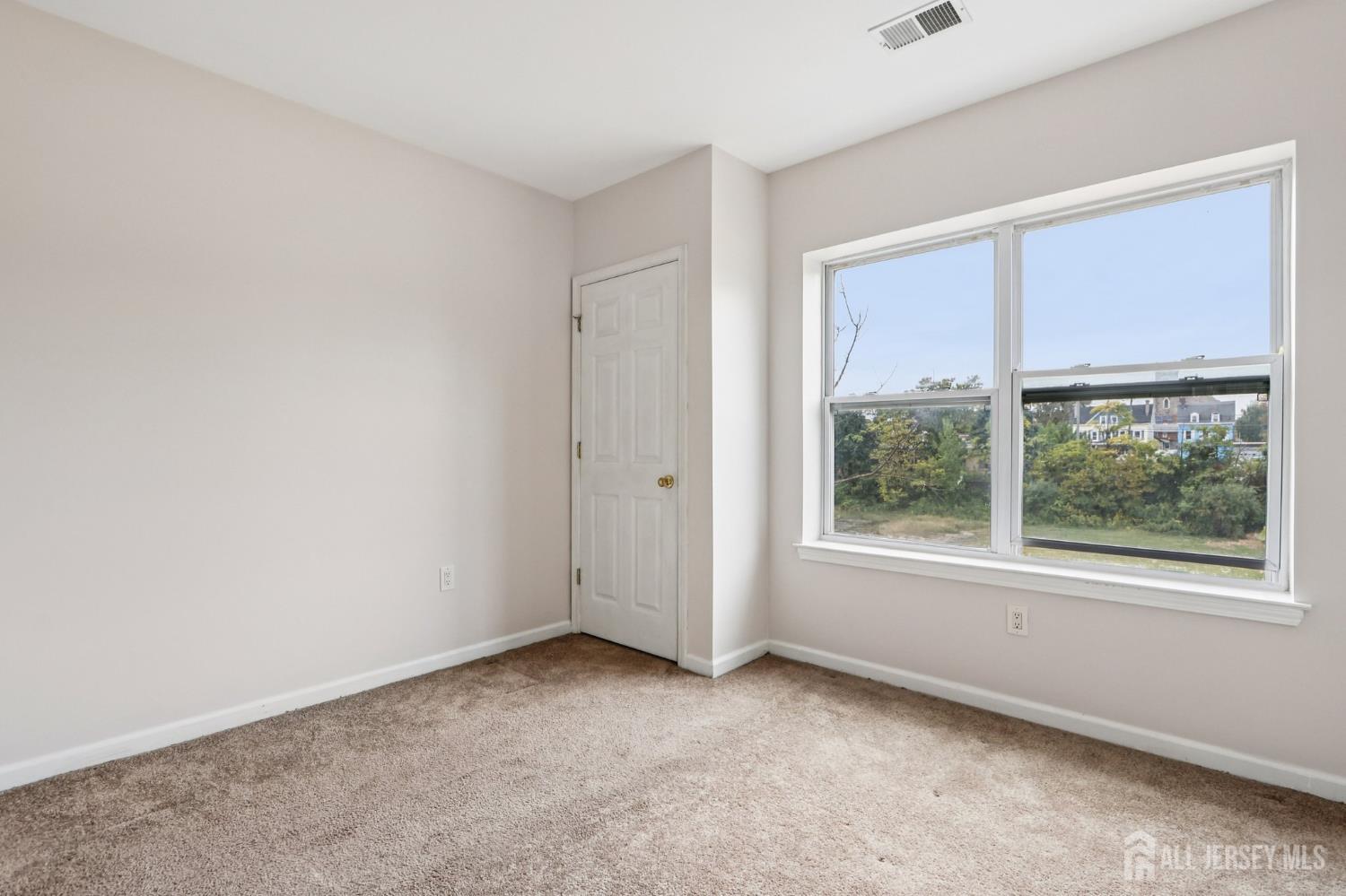 368 Rector Street, Unit 421 Perth Amboy, NJ 08861 - Photo 19 of 37 an empty room with windows