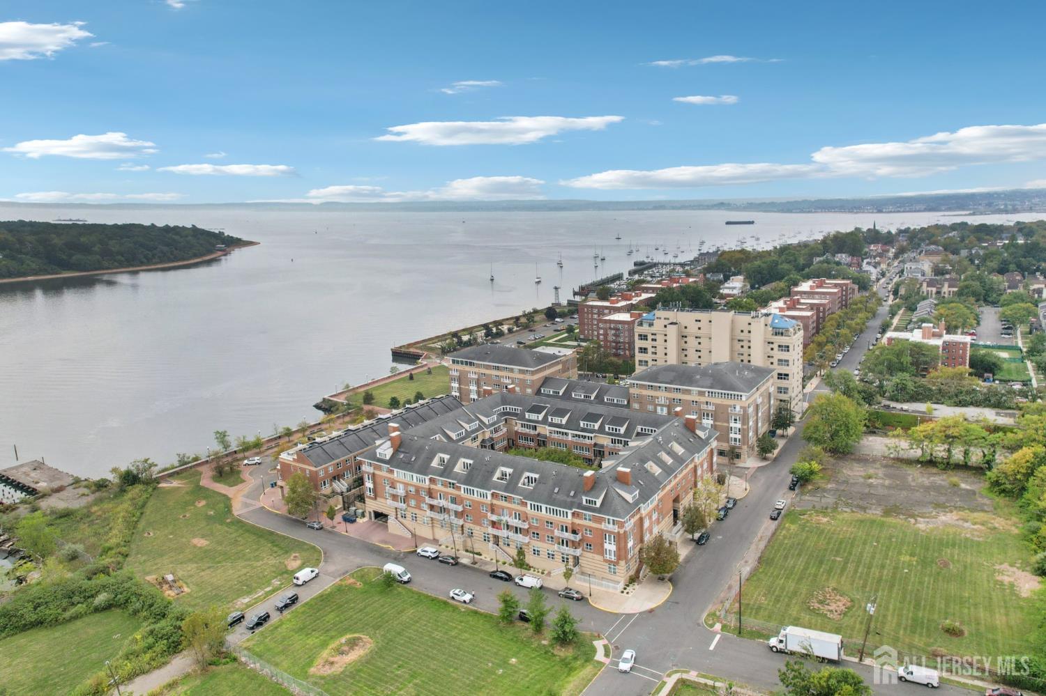 368 Rector Street, Unit 421 Perth Amboy, NJ 08861 - Photo 33 of 37 a view of a city
