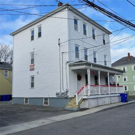 $1,500 | 5 Ryan Avenue, Unit 3, Bristol, RI 02809
