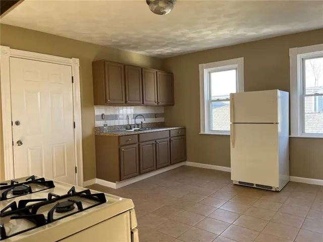 $1,500 | 5 Ryan Avenue, Unit 3, Bristol, RI 02809