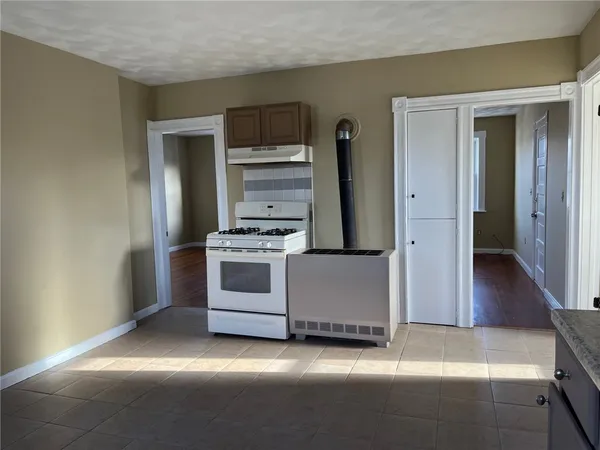 $1,500 | 5 Ryan Avenue, Unit 3, Bristol, RI 02809