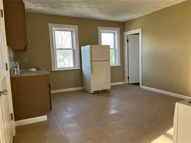 $1,500 | 5 Ryan Avenue, Unit 3, Bristol, RI 02809