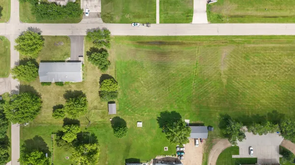 $5,000 | 202 South 5th Street, Fairmount, ND 58030