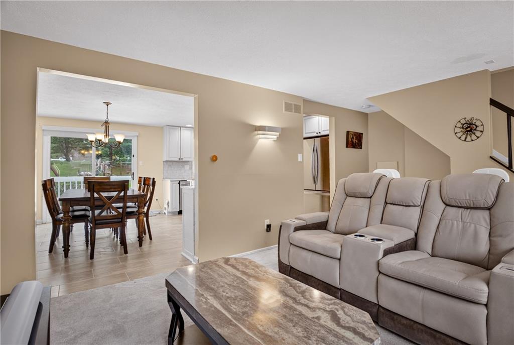 528 Hunters Path Road Bridgeville, PA 15017 - Photo 7 of 41 Gallery Image 7