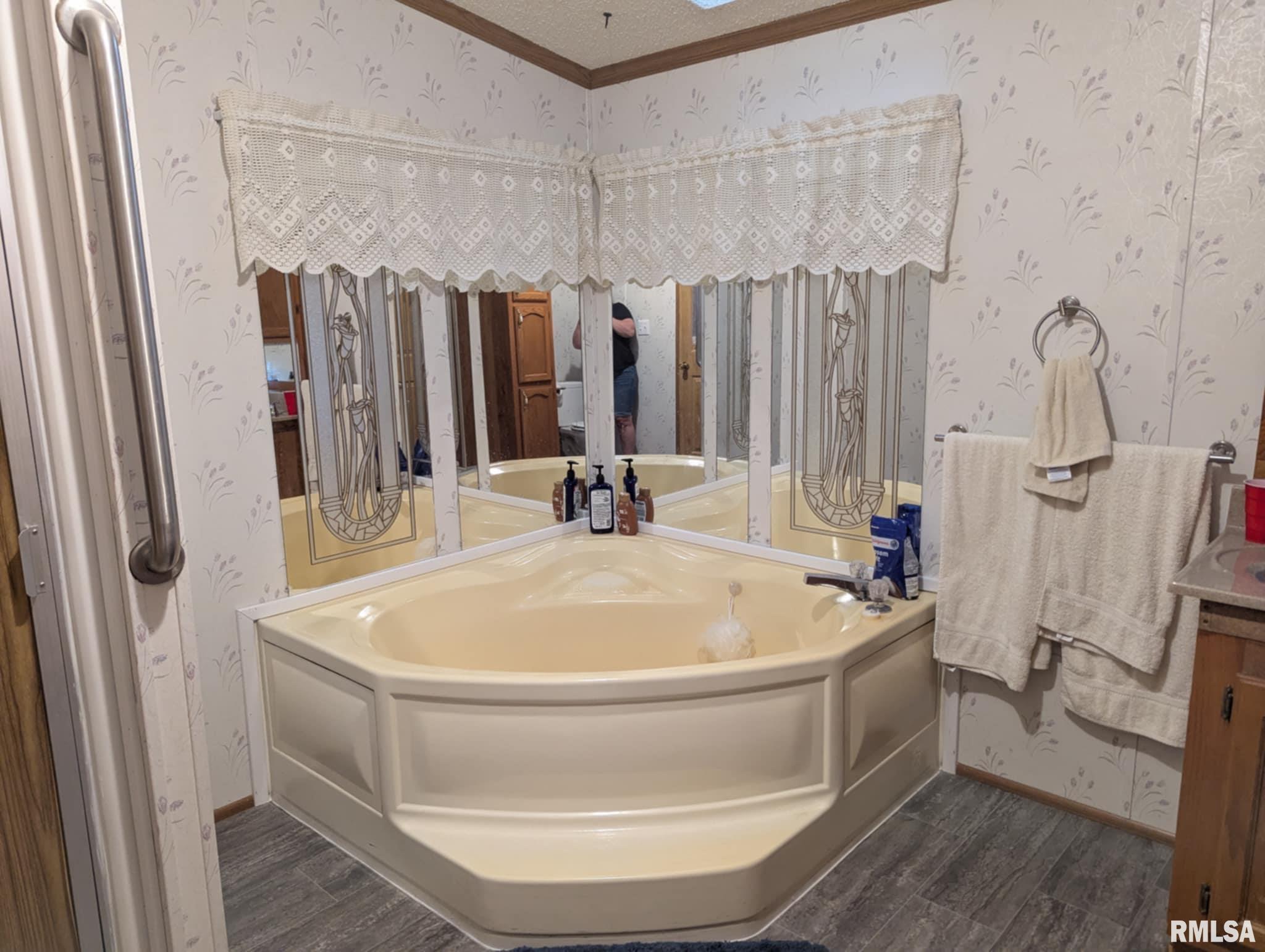 2216 Rancho Boulevard Quincy, IL 62305 - Photo 12 of 20 Gallery Image 12