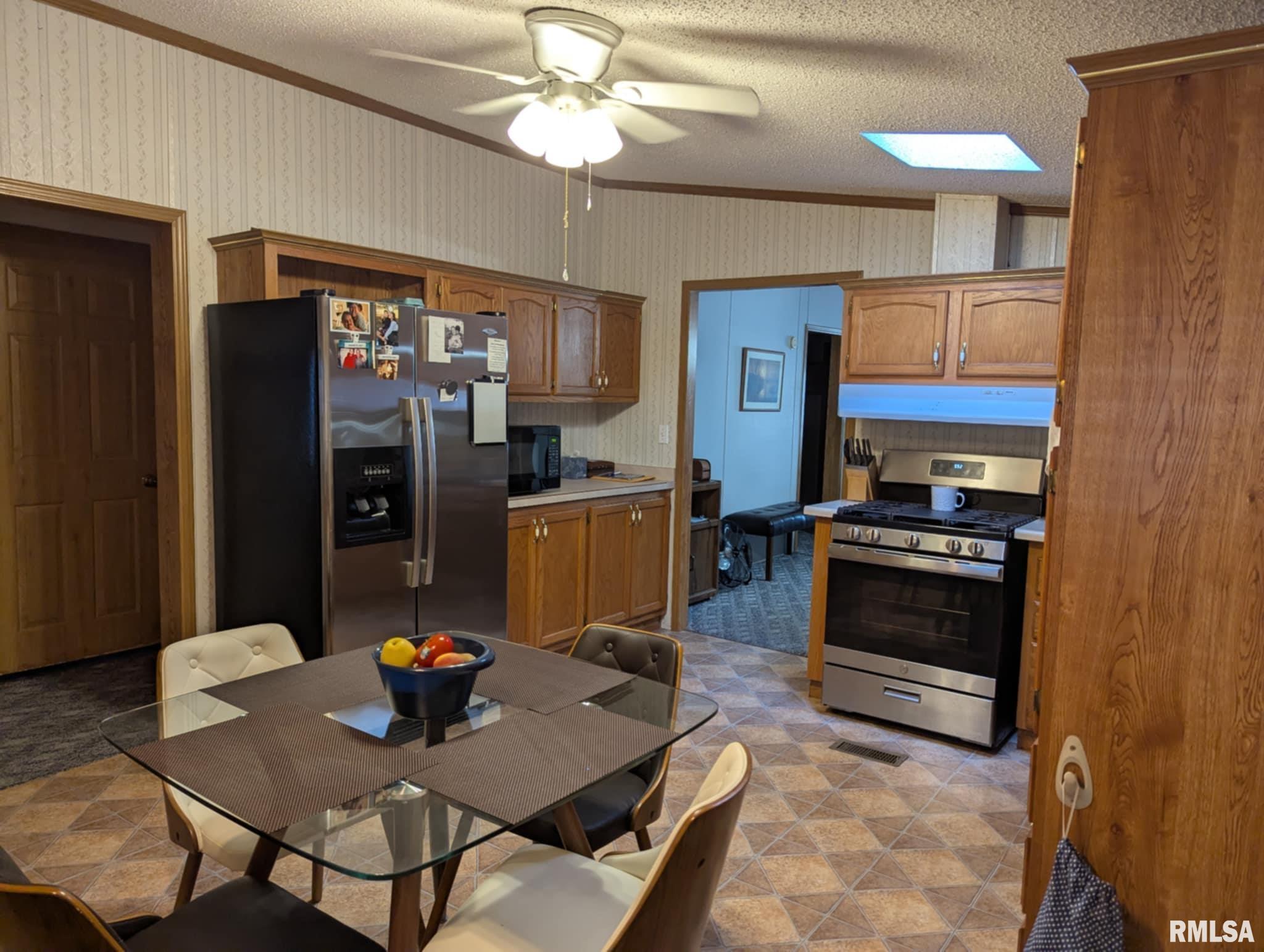 2216 Rancho Boulevard Quincy, IL 62305 - Photo 4 of 20 Gallery Image 4