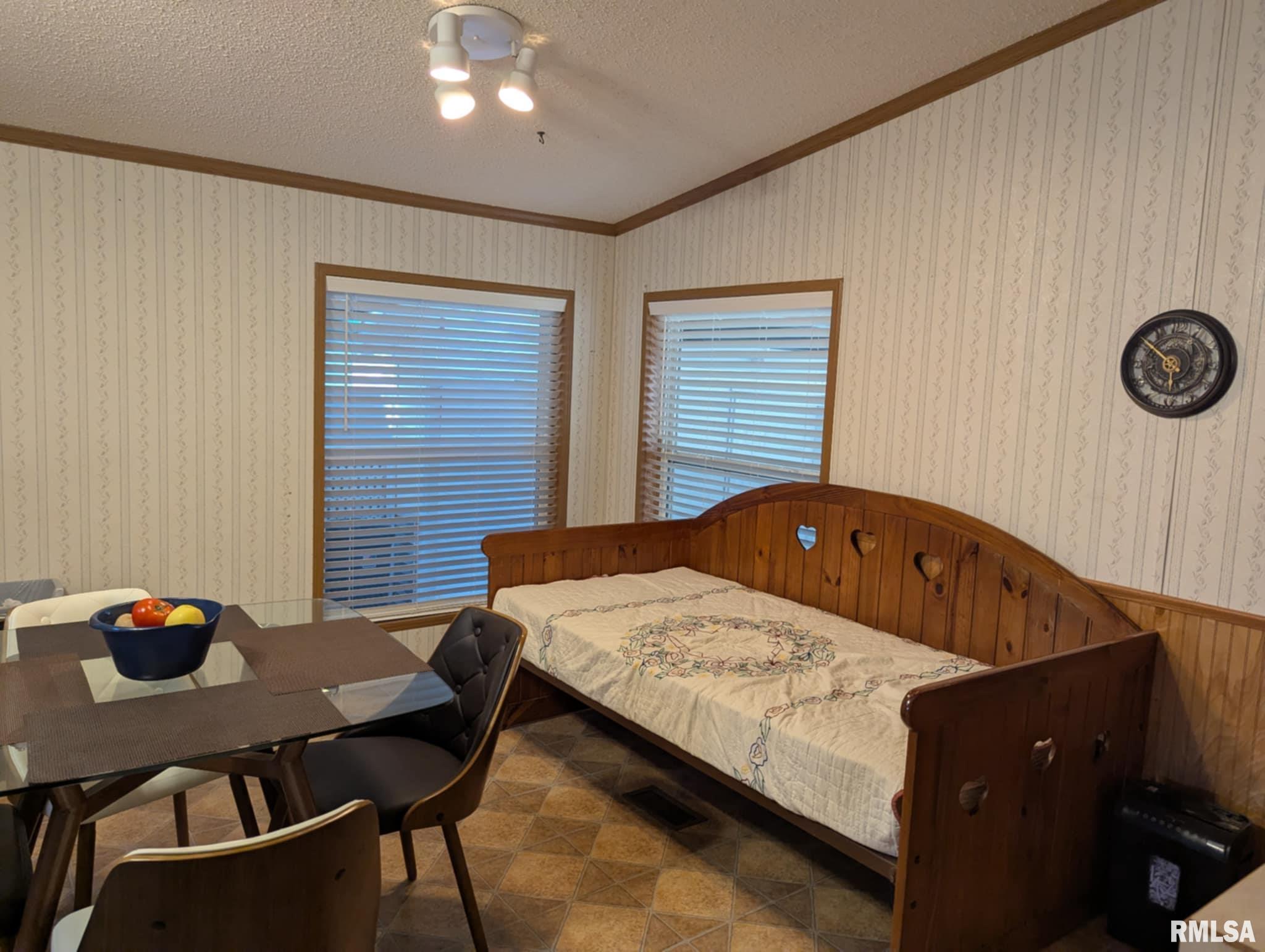 2216 Rancho Boulevard Quincy, IL 62305 - Photo 5 of 20 Gallery Image 5