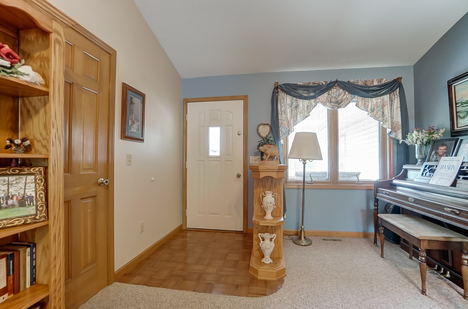 8315 Notestine Road Fort Wayne, IN 46835 - Photo 3 of 36