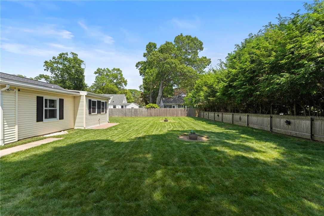 320 Miantonomo Drive Warwick, RI 02888 - Photo 11 of 47