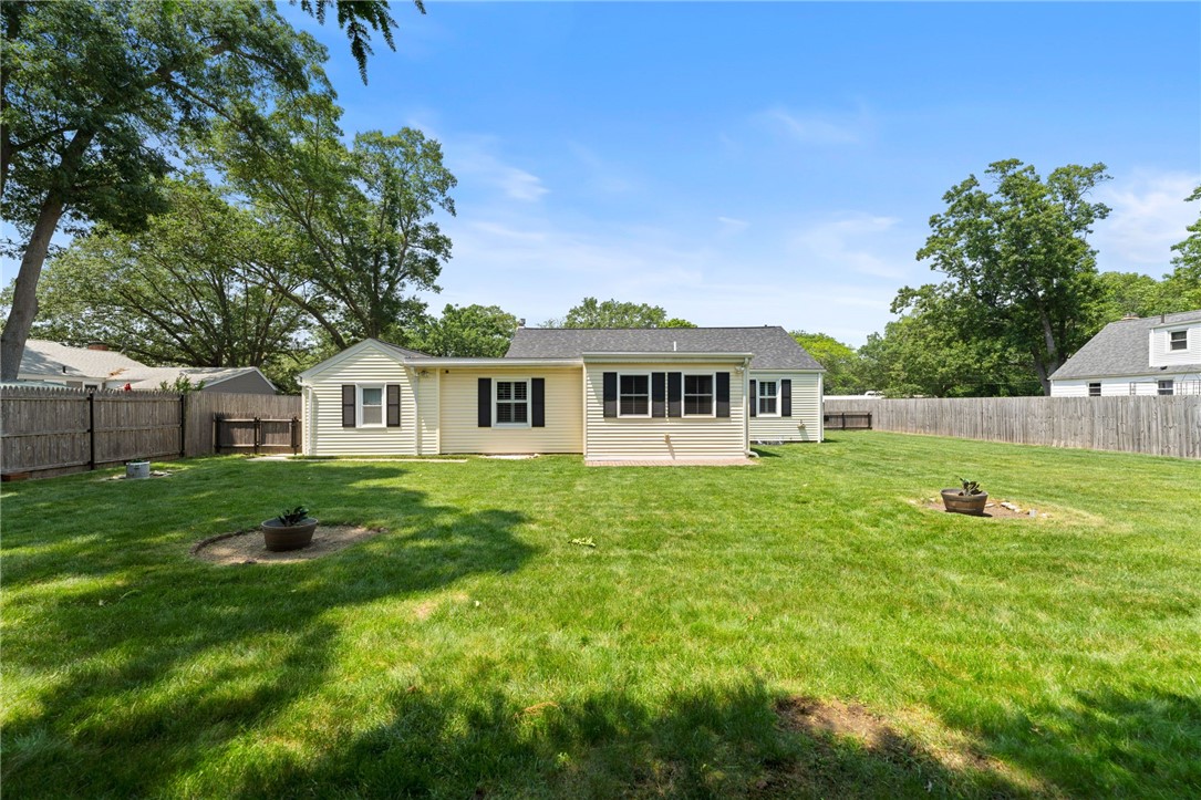 320 Miantonomo Drive Warwick, RI 02888 - Photo 12 of 47