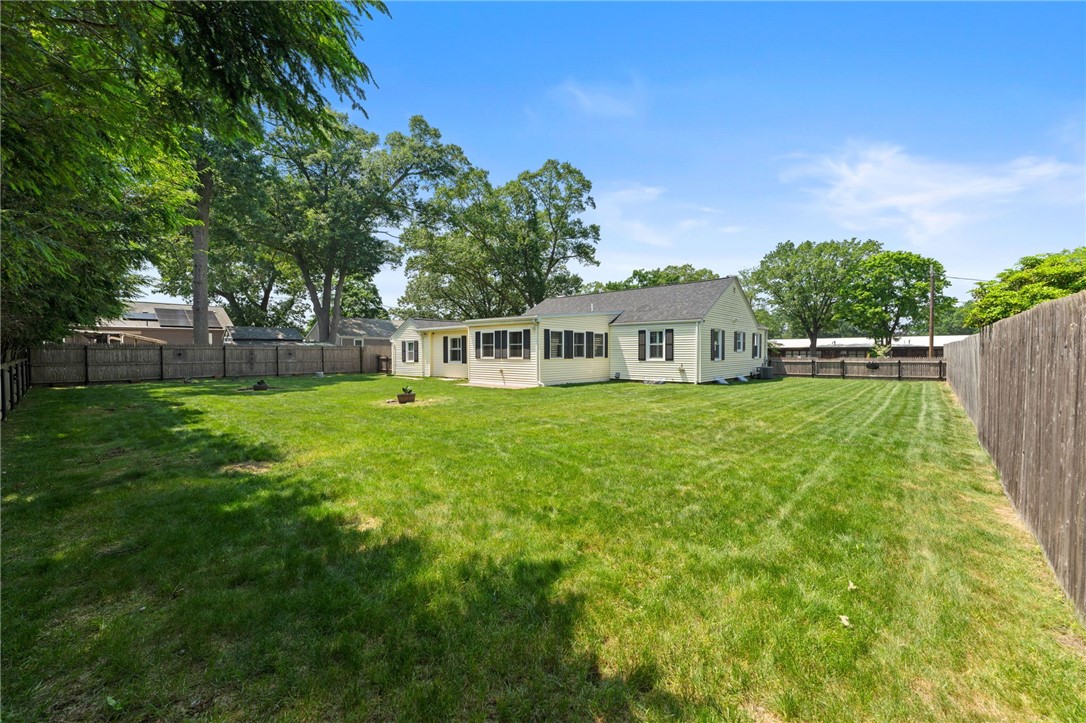 320 Miantonomo Drive Warwick, RI 02888 - Photo 13 of 47