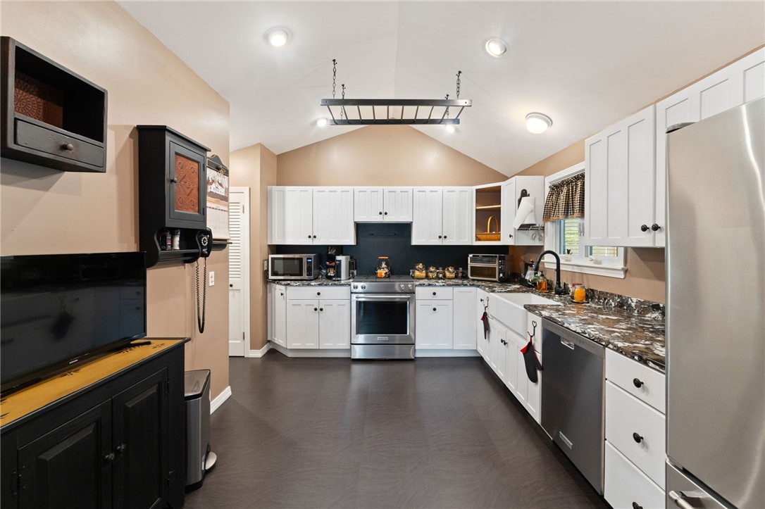 320 Miantonomo Drive Warwick, RI 02888 - Photo 14 of 47