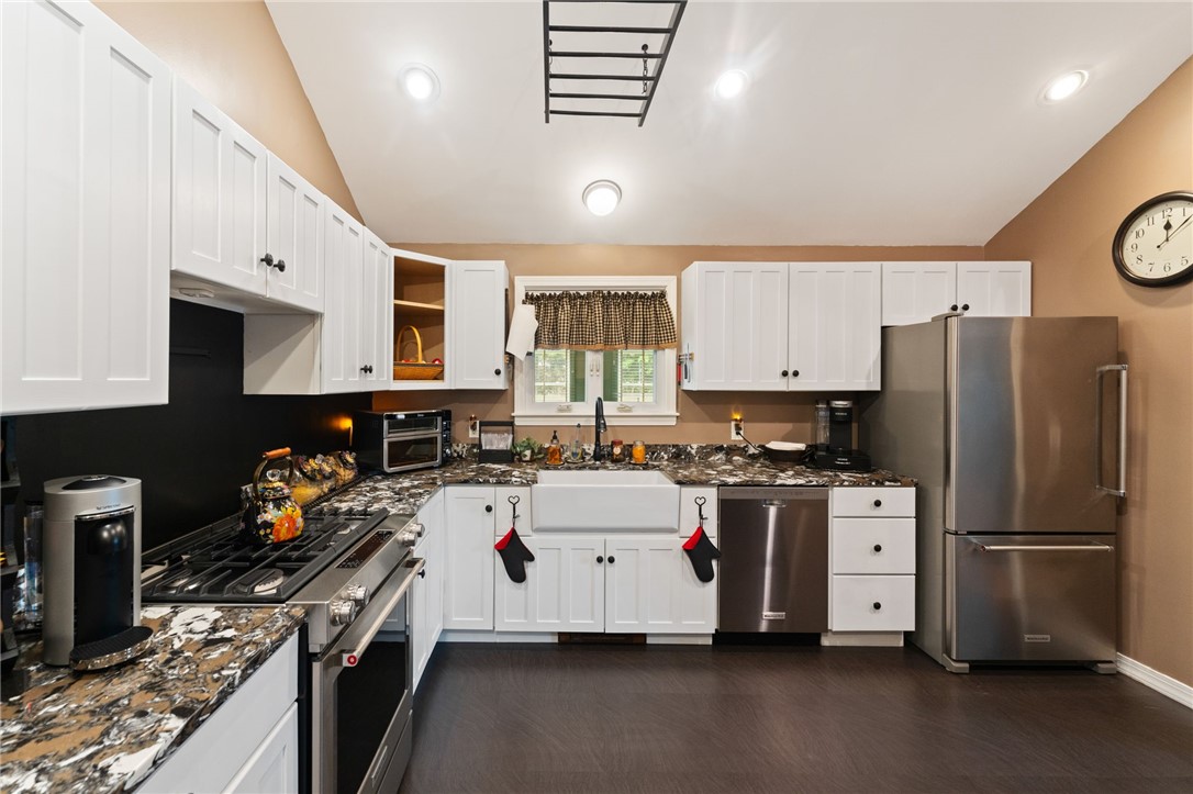 320 Miantonomo Drive Warwick, RI 02888 - Photo 15 of 47