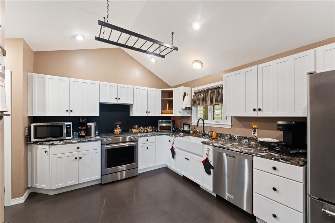 320 Miantonomo Drive Warwick, RI 02888 - Photo 17 of 47