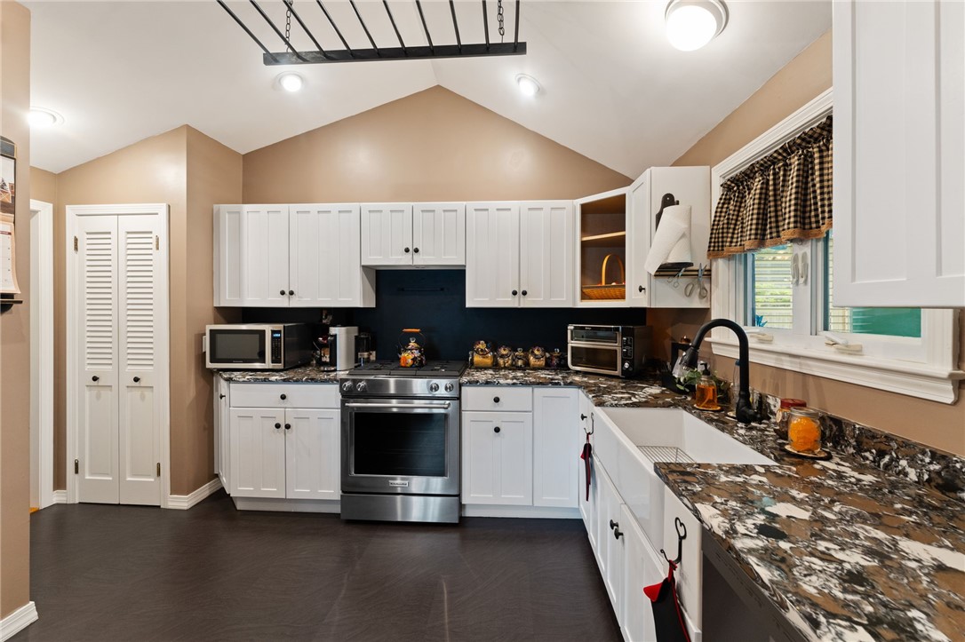 320 Miantonomo Drive Warwick, RI 02888 - Photo 18 of 47