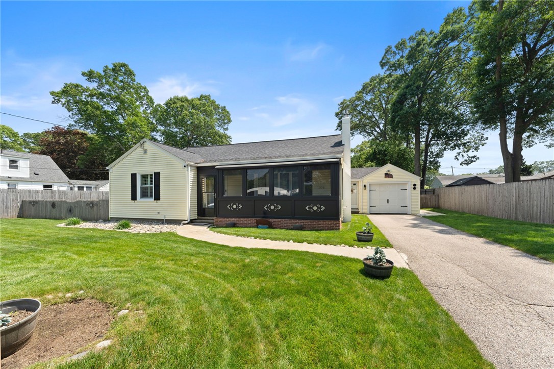 320 Miantonomo Drive Warwick, RI 02888 - Photo 3 of 47