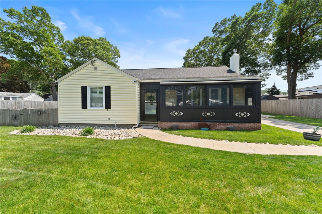 320 Miantonomo Drive Warwick, RI 02888 - Photo 4 of 47