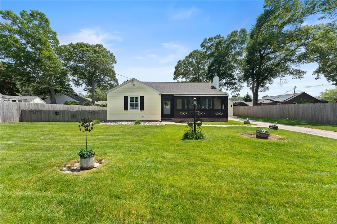 320 Miantonomo Drive Warwick, RI 02888 - Photo 6 of 47