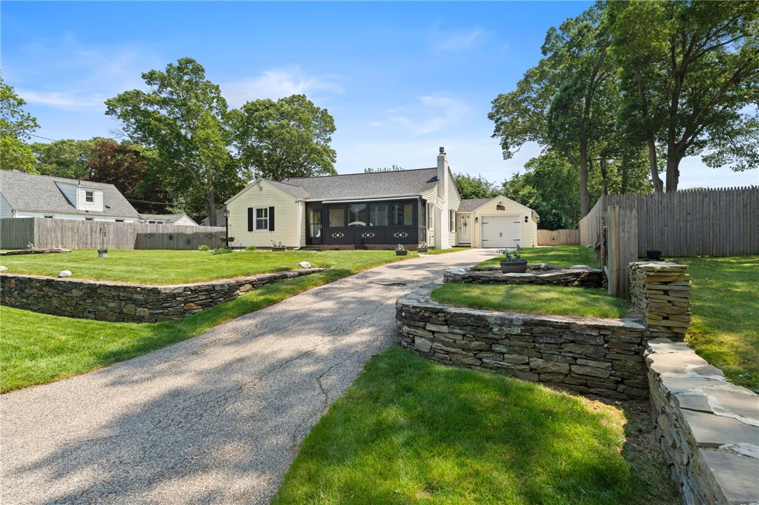 320 Miantonomo Drive Warwick, RI 02888 - Photo 8 of 47