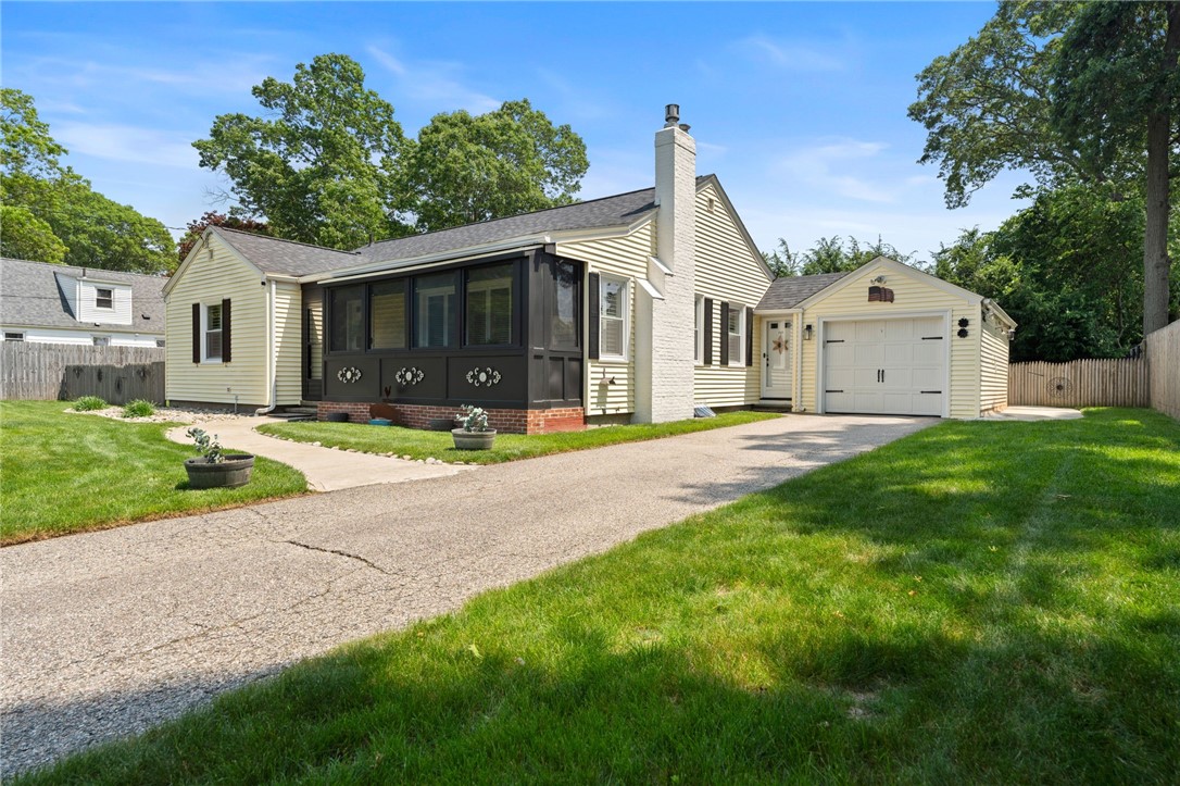 320 Miantonomo Drive Warwick, RI 02888 - Photo 9 of 47