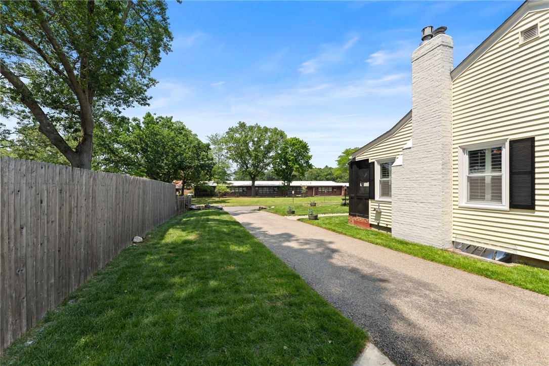 320 Miantonomo Drive Warwick, RI 02888 - Photo 10 of 47