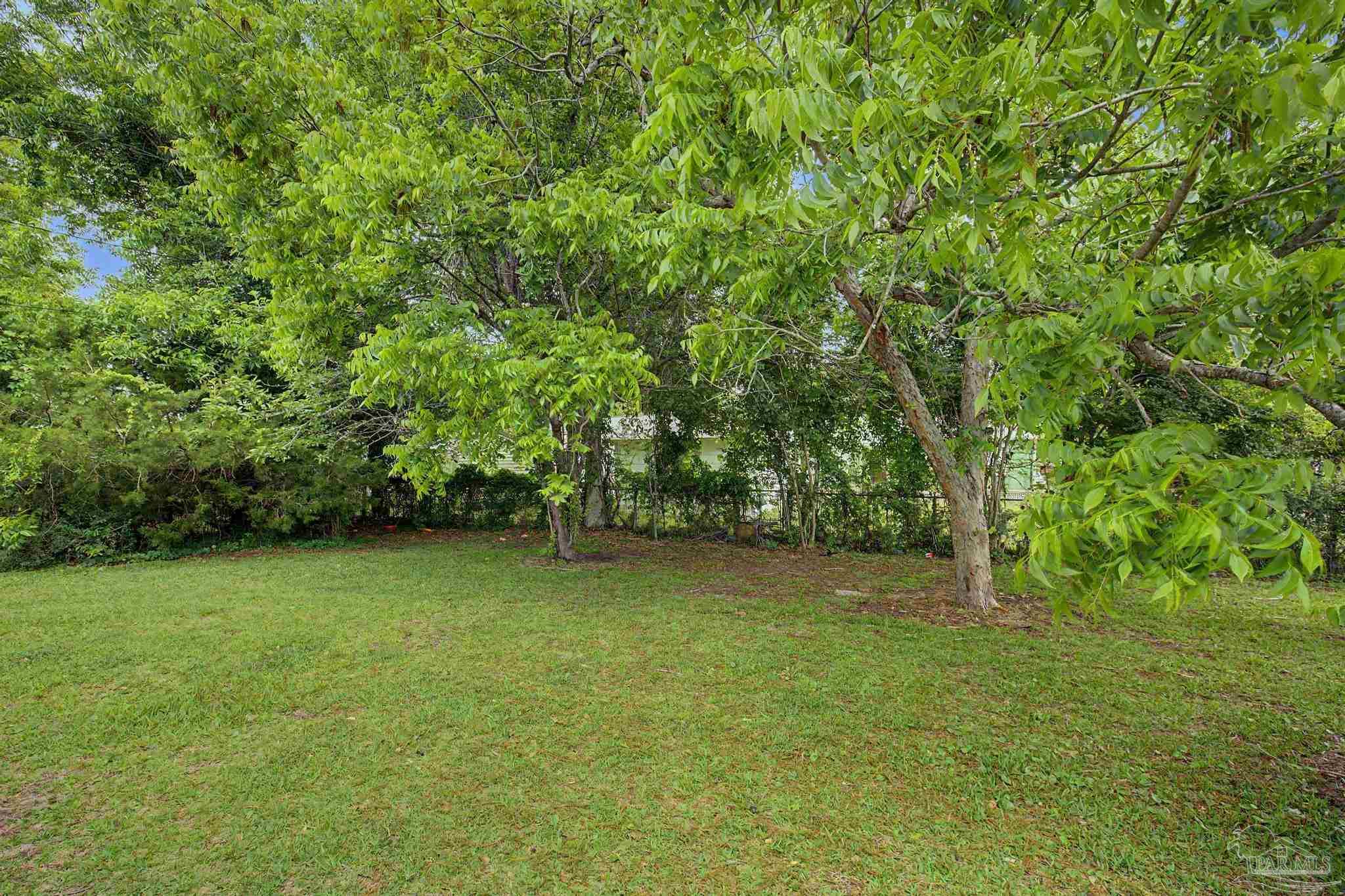 333 Gibbs Road Pensacola, FL 32507 - Photo 28 of 34 a view of a green yard
