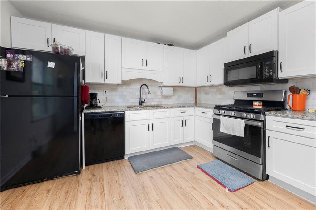 245 Amanda Court Stockbridge, GA 30281 - Photo 2 of 25