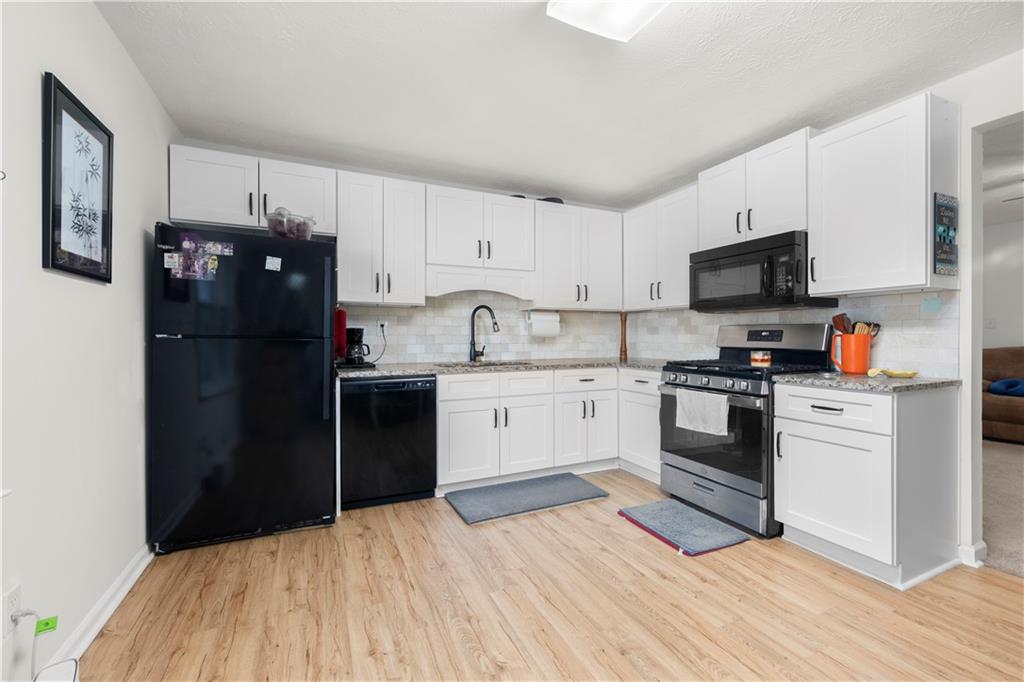 245 Amanda Court Stockbridge, GA 30281 - Photo 3 of 25