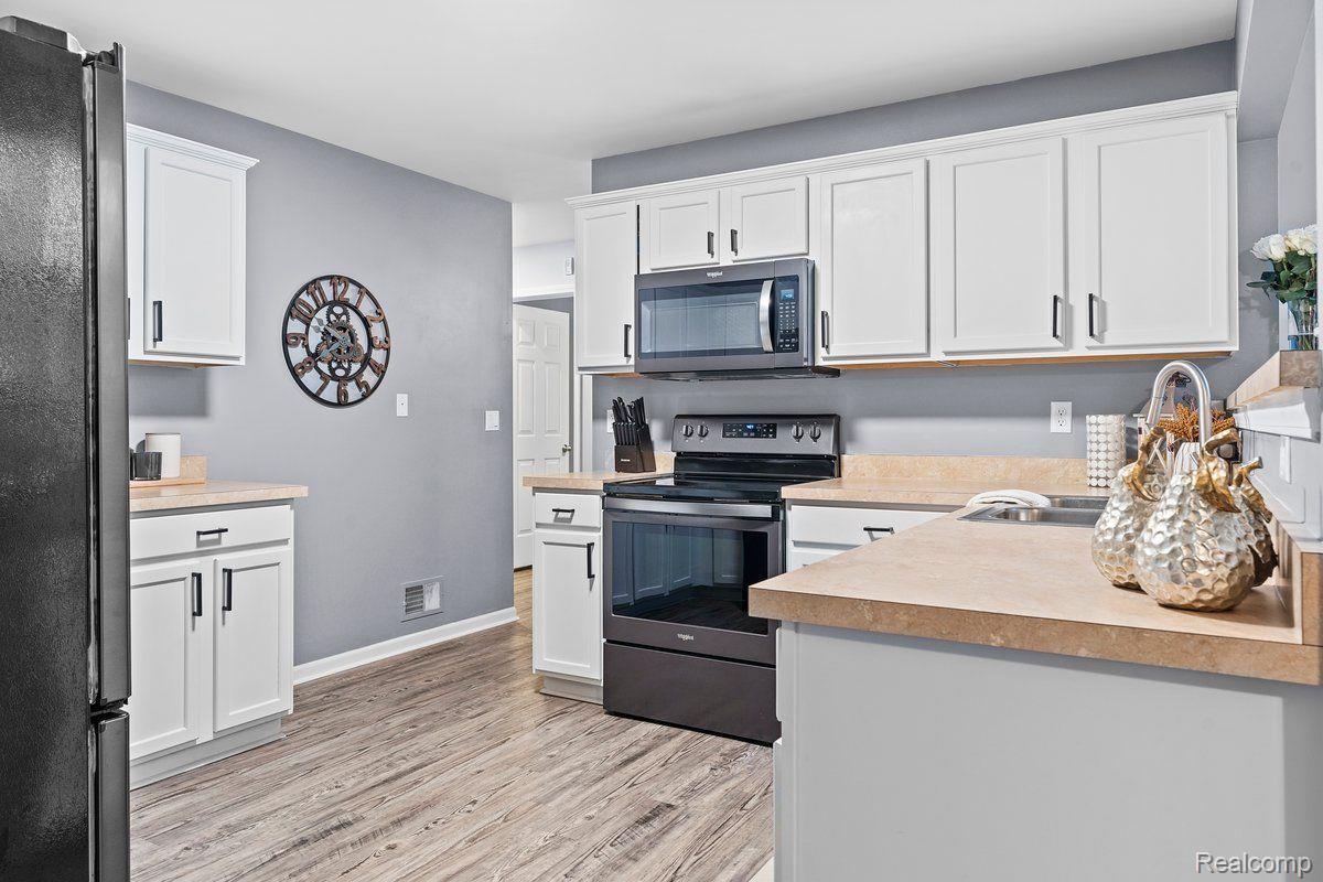 49091 Hawksburry Road Canton, MI 48188 - Photo 14 of 37 All newer stainless steel kitchen appliances