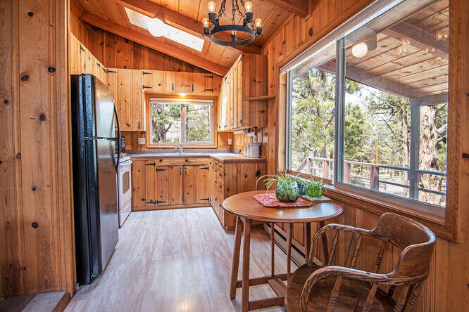 64145 Tyler Road Bend, OR 97703 - Photo 4 of 17 64145 Tyler Rd Bend OR 97701-small-006-0