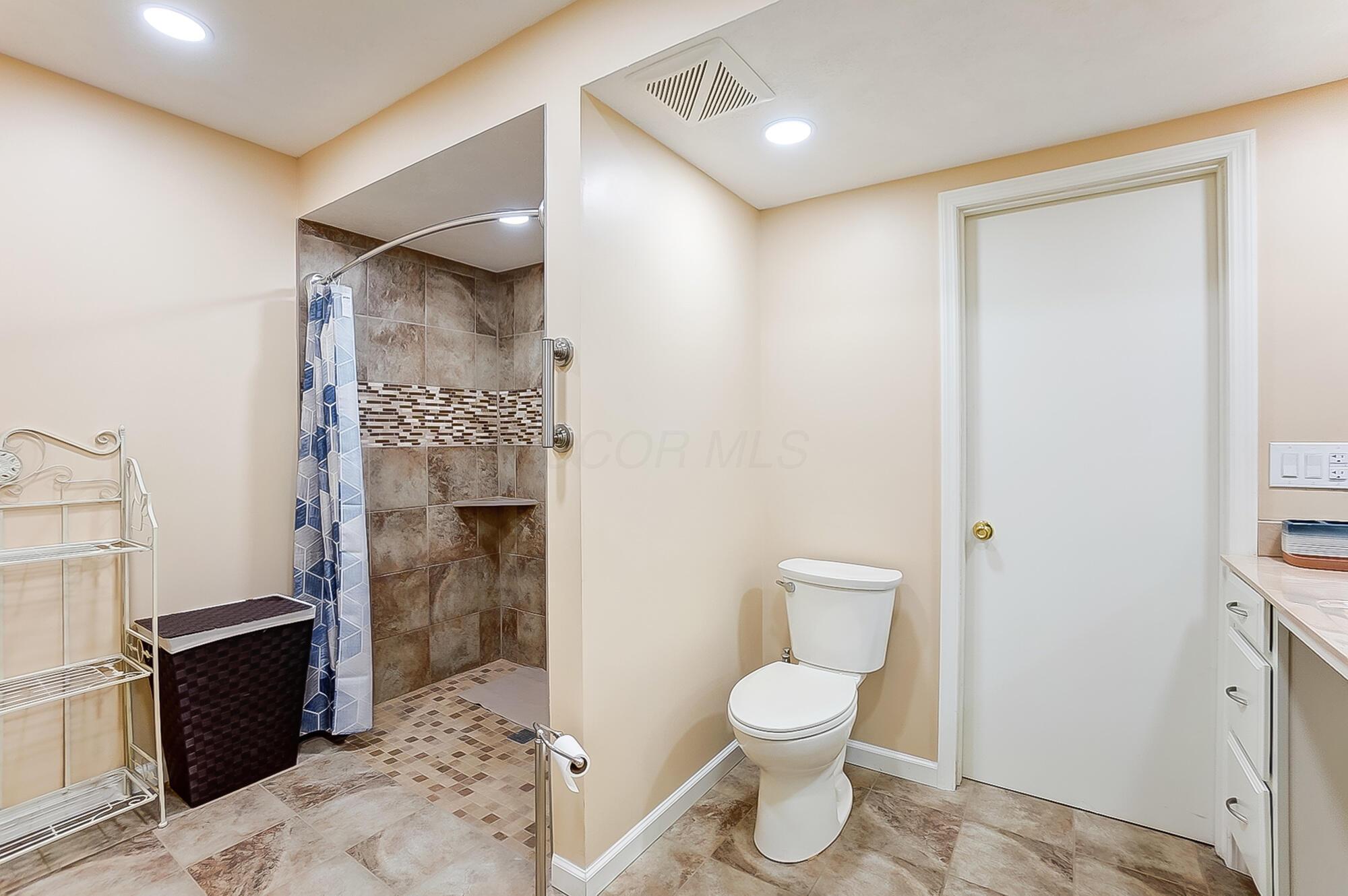 3033 Linmuth Drive West Springfield, OH 45503 - Photo 10 of 22 HANDICAP BATH 1ST FLOOR
