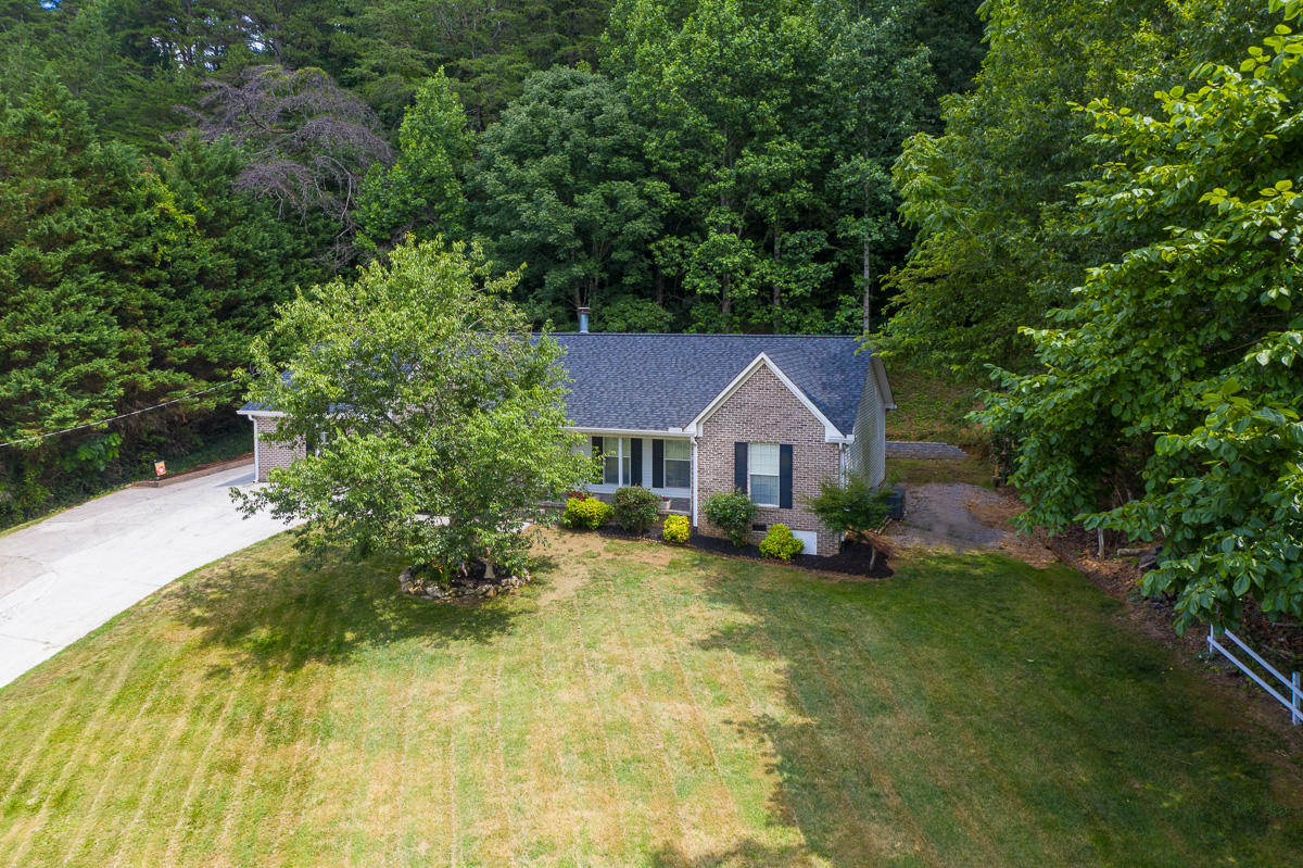 116 Den Lane Heiskell, TN 37754 - Photo 2 of 19 JBP_Den116_Web-19