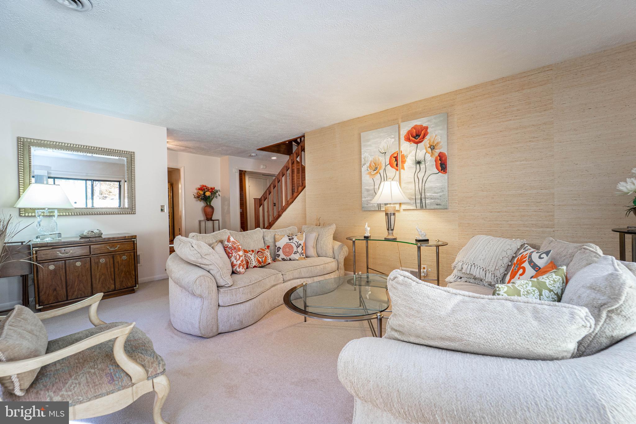 1737 Point Drive, Unit POINT Annapolis, MD 21401 - Photo 4 of 22 a living room with furniture and a couch