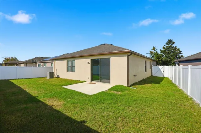 a view of a house with backyard and garden