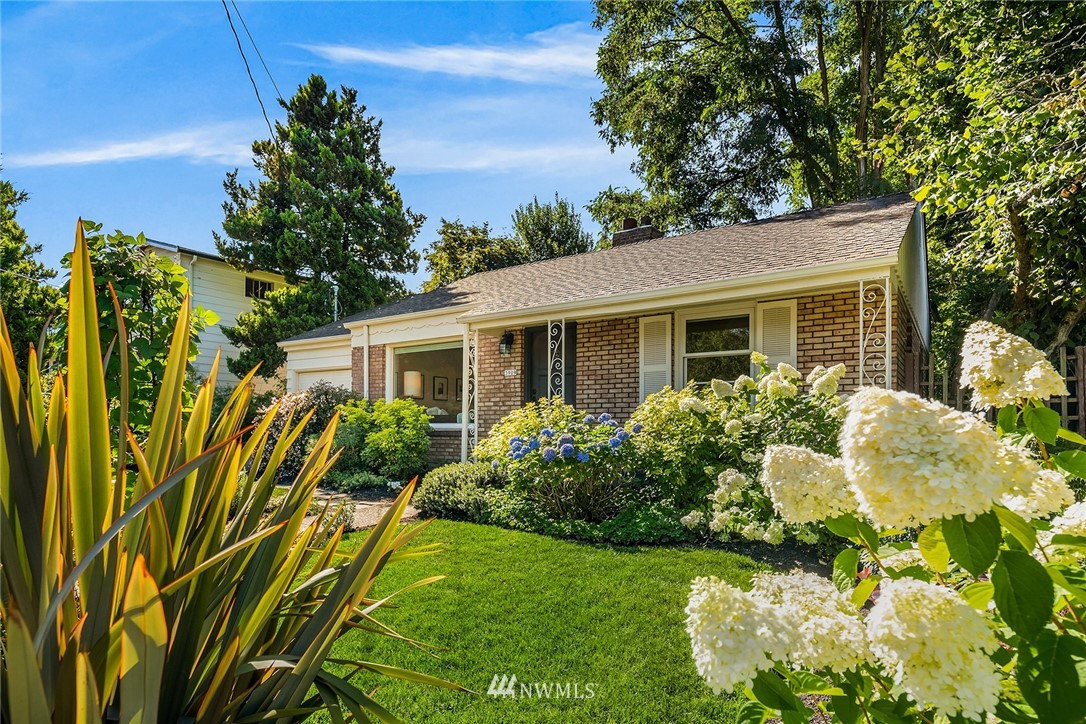 3909 Southwest Southern Street Seattle, WA 98136 - Photo 2 of 29 Gallery Image 2