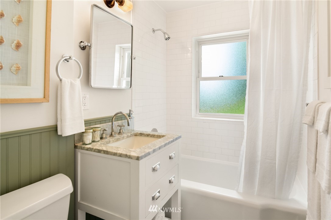 3909 Southwest Southern Street Seattle, WA 98136 - Photo 13 of 29 Gallery Image 13