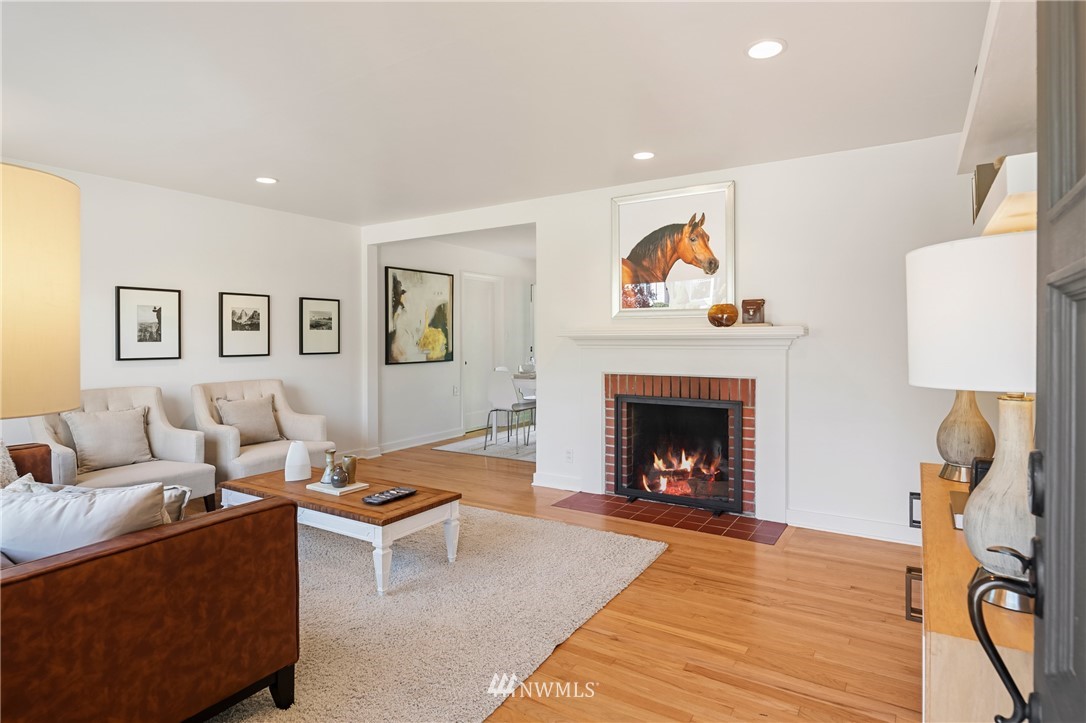 3909 Southwest Southern Street Seattle, WA 98136 - Photo 4 of 29 Gallery Image 4