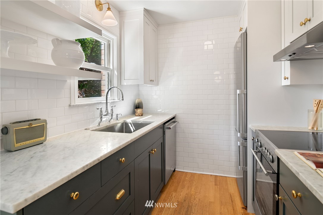 3909 Southwest Southern Street Seattle, WA 98136 - Photo 10 of 29 Gallery Image 10