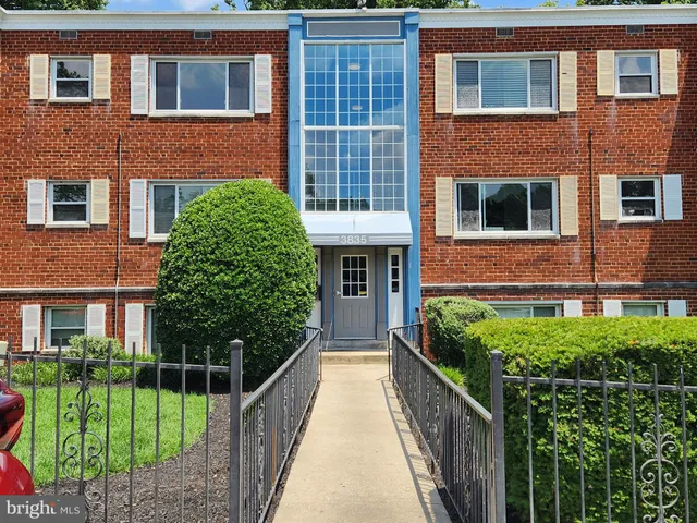a view of a house with a yard and plants