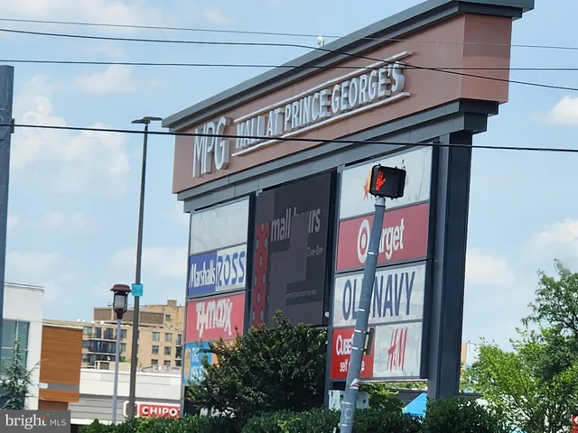 a view of a sign broad