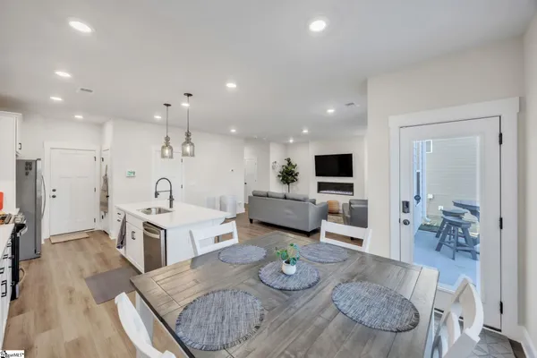 $300,000 | 860 Pleasant Falls Drive, Moore, SC 29369