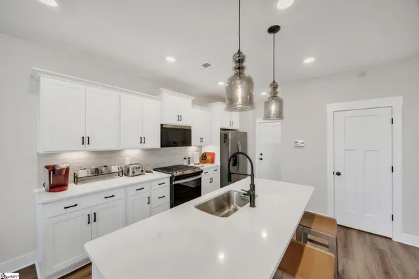 $300,000 | 860 Pleasant Falls Drive, Moore, SC 29369