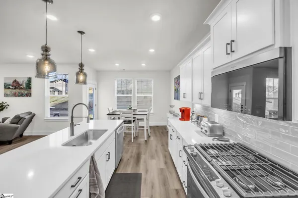 $300,000 | 860 Pleasant Falls Drive, Moore, SC 29369