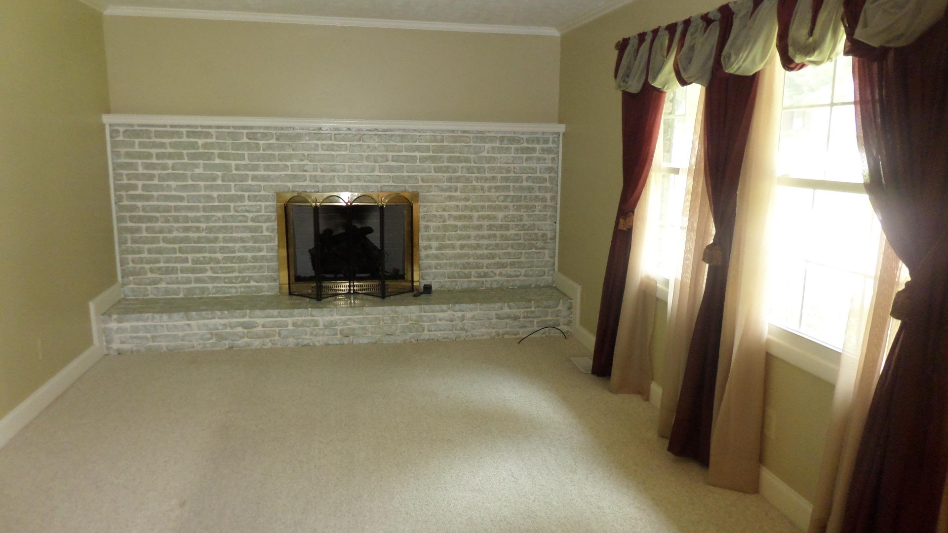 107 Colgate Road Oak Ridge, TN 37830 - Photo 9 of 32 Living room 2