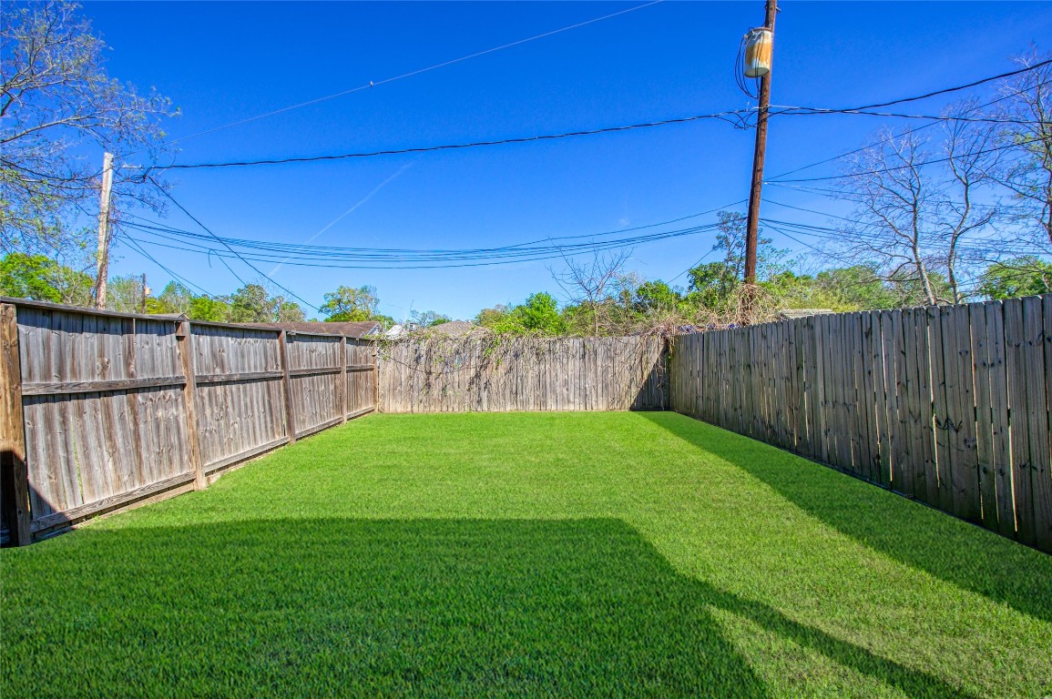 9306 Bean Street, Unit B Houston, TX 77028 - Photo 4 of 15 a view of a backyard