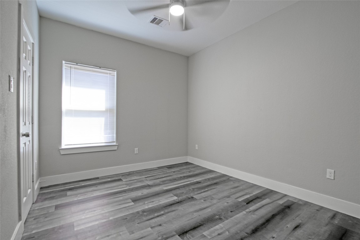 9306 Bean Street, Unit B Houston, TX 77028 - Photo 9 of 15 an empty room with a window