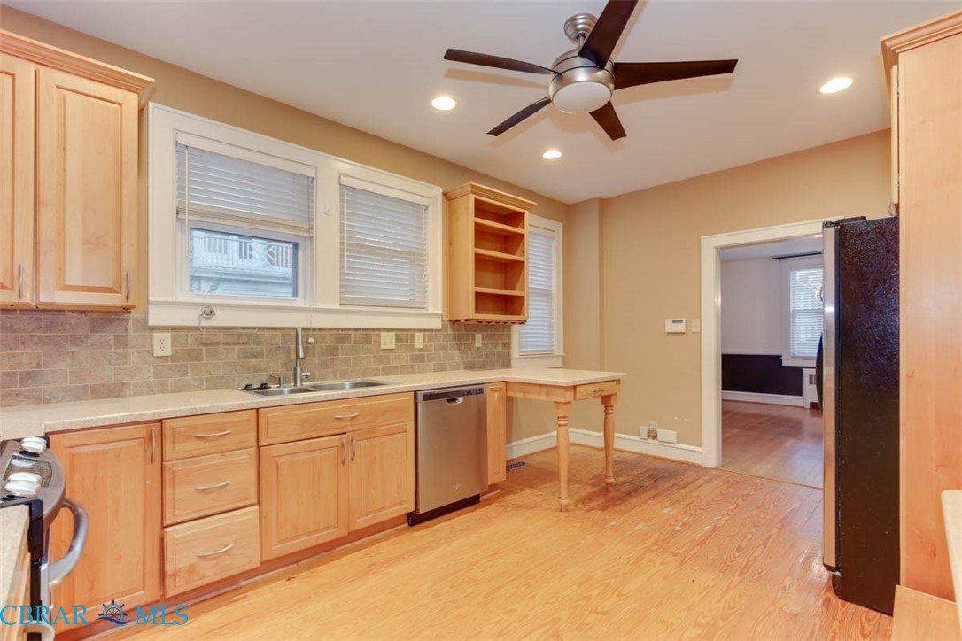 144 Meredith Street Hampton, VA 23669 - Photo 20 of 36 a spacious bathroom with a sink a mirror and a bathtub